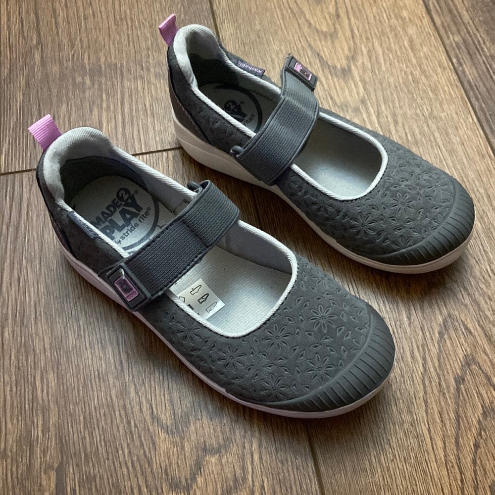 Stride rite like new girl shoes size 12